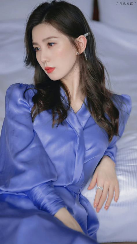 帅哥脱裤子